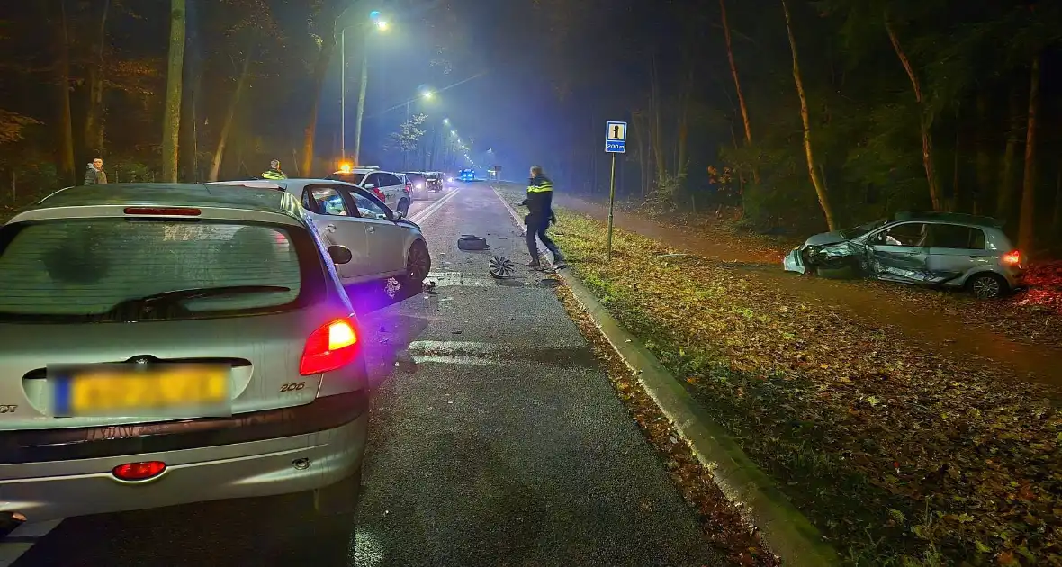 Drie auto's fiks beschadigd bij ongeval - Foto 3