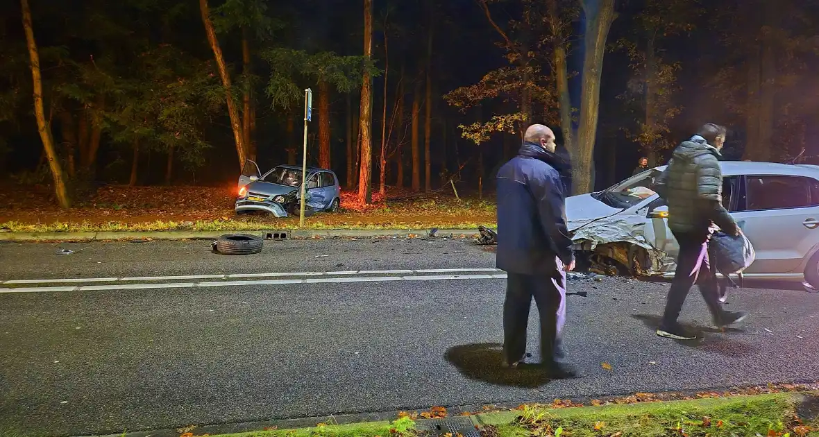 Drie auto's fiks beschadigd bij ongeval - Foto 7