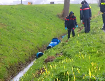 Verdachte vaten aangetroffen in sloot