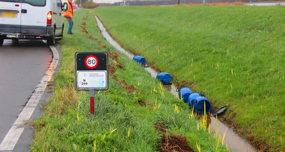 Verdachte vaten aangetroffen in sloot - Foto 2