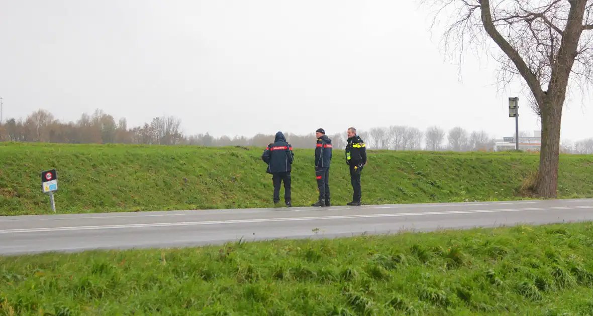 Verdachte vaten aangetroffen in sloot - Foto 4