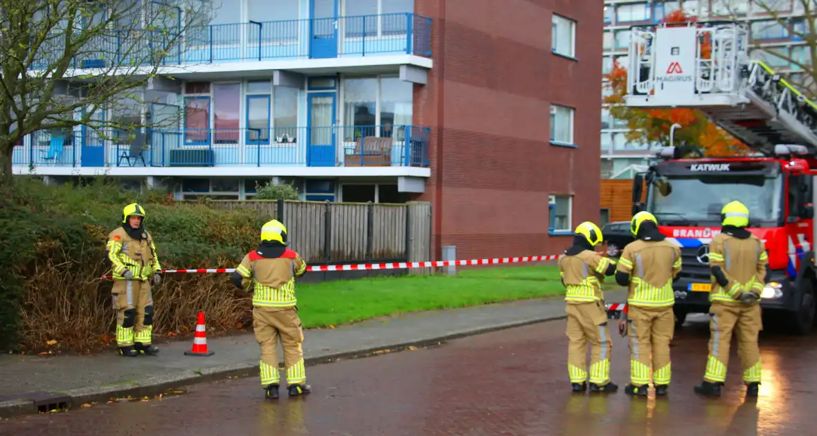 Omgeving afgezet door gevaarlijk hangende steigerdeel - Foto 1