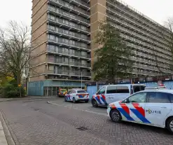 Persoon zwaargewond na val van grote hoogte