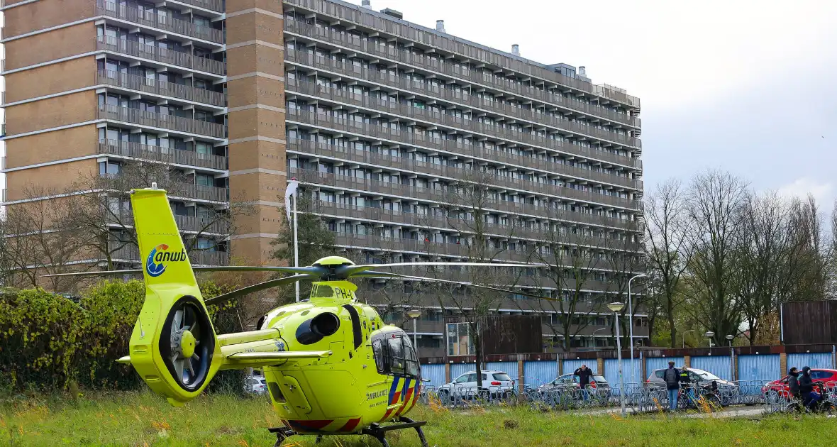 Persoon zwaargewond na val van grote hoogte - Foto 5