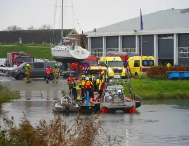 Overleden persoon aangetroffen na melding persoon te water