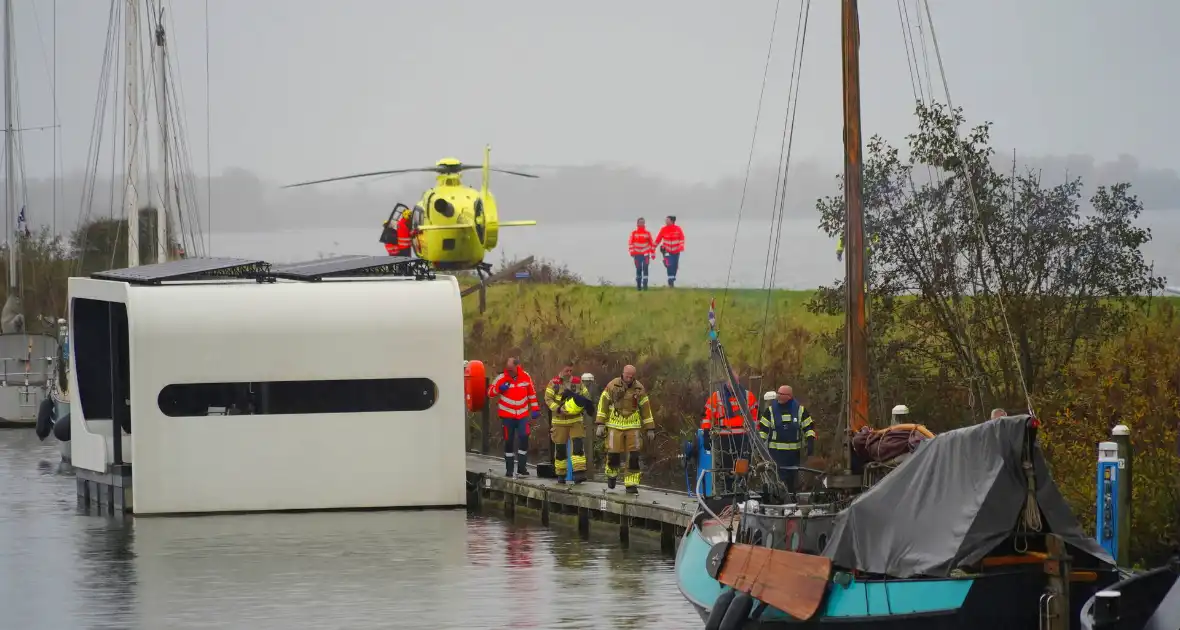 Overleden persoon aangetroffen na melding persoon te water - Foto 2