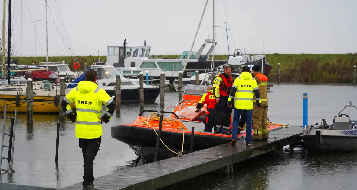 Overleden persoon aangetroffen na melding persoon te water - Foto 8