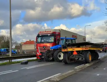 Ravage bij ongeval tussen tractor en vrachtwagen