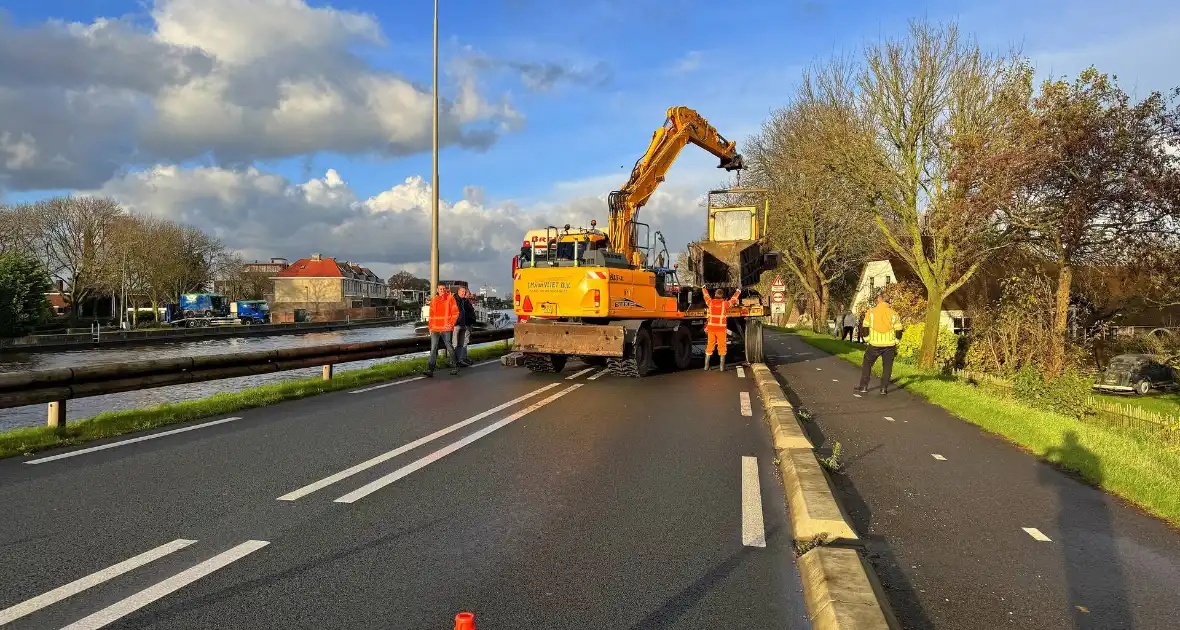 Ravage bij ongeval tussen tractor en vrachtwagen - Foto 1