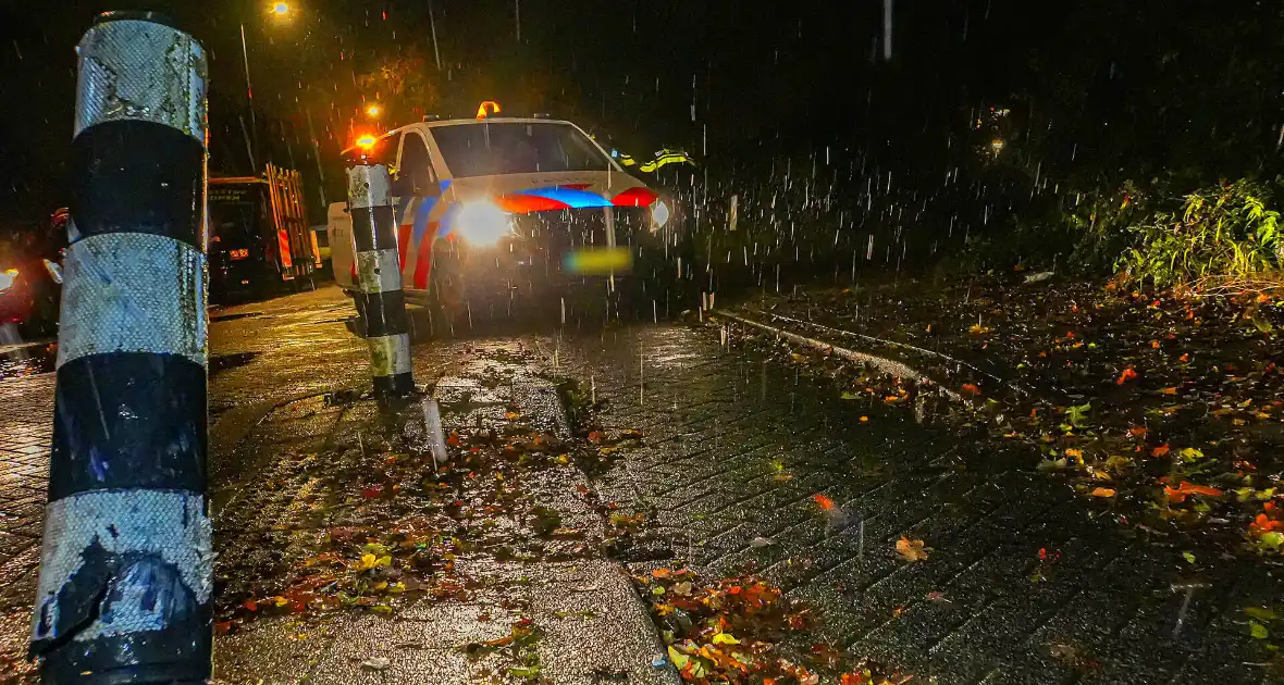 Scooterrijder gewond bij botsing tegen verkeerspaal