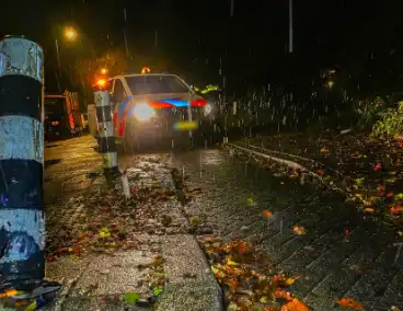 Scooterrijder gewond bij botsing tegen verkeerspaal