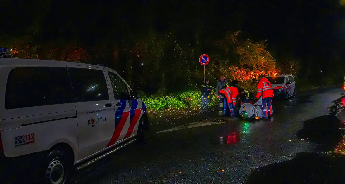 Scooterrijder gewond bij botsing tegen verkeerspaal - Foto 1