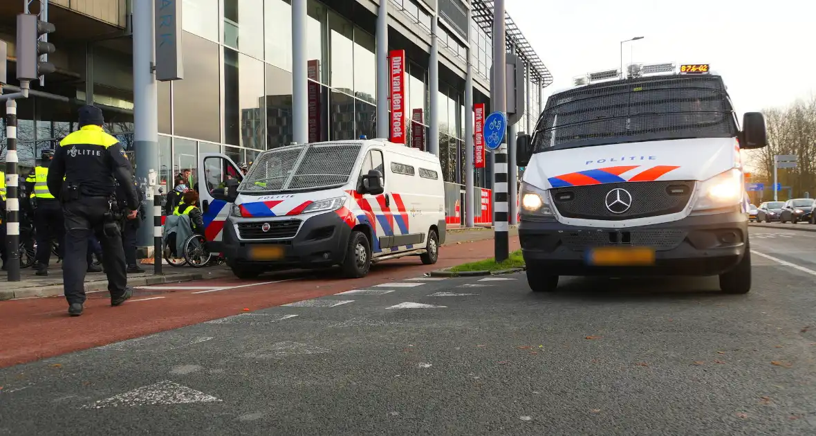 Meerdere aanhouding bij wapenbeurs Ahoy - Foto 11