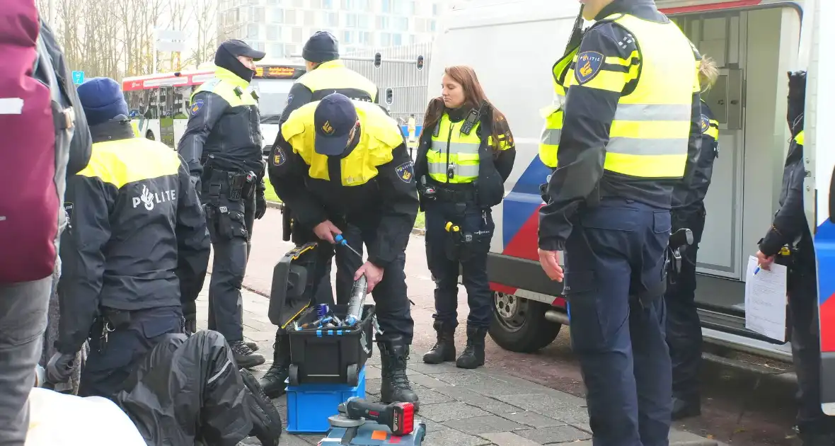 Meerdere aanhouding bij wapenbeurs Ahoy - Foto 15