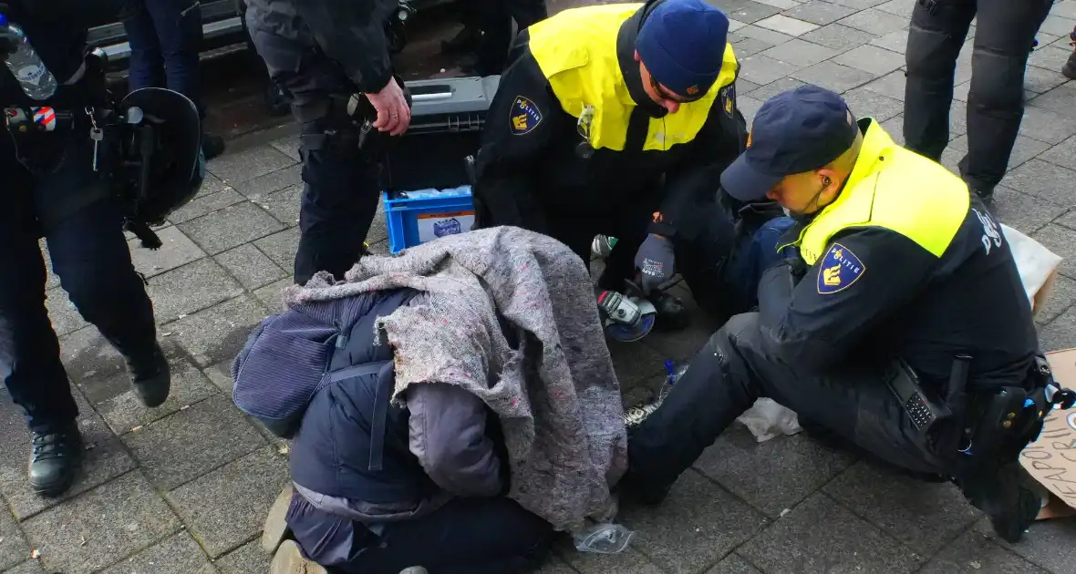 Meerdere aanhouding bij wapenbeurs Ahoy - Foto 18