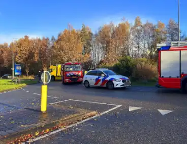 Gehandicaptenvoertuig belandt midden op rotonde