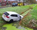 Bestelbus en personenauto botsen op kruising