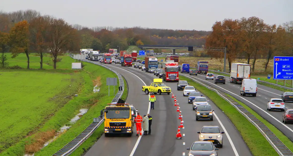 Rijstrook afgesloten door ongeval - Foto 1