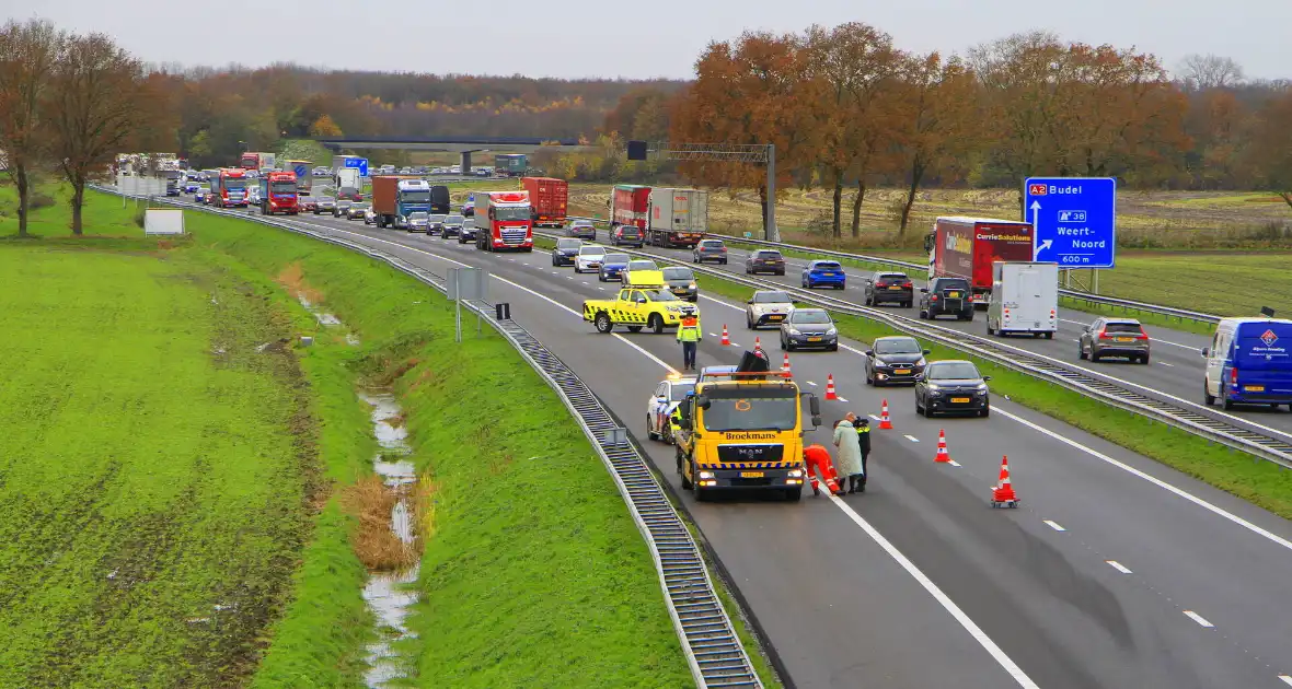 Rijstrook afgesloten door ongeval - Foto 4