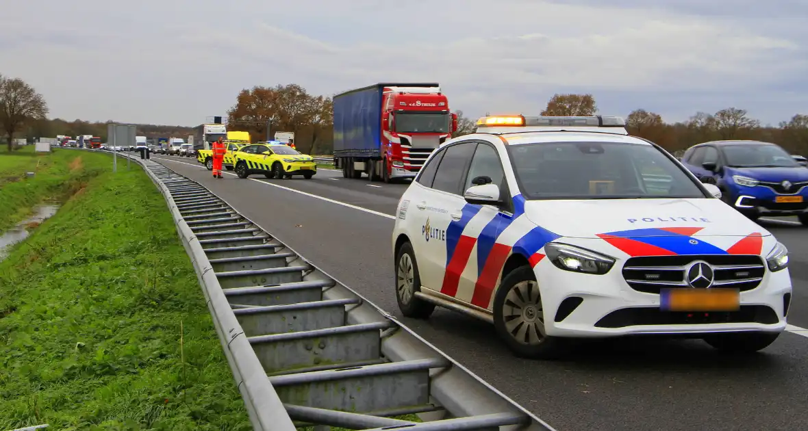 Rijstrook afgesloten door ongeval - Foto 6