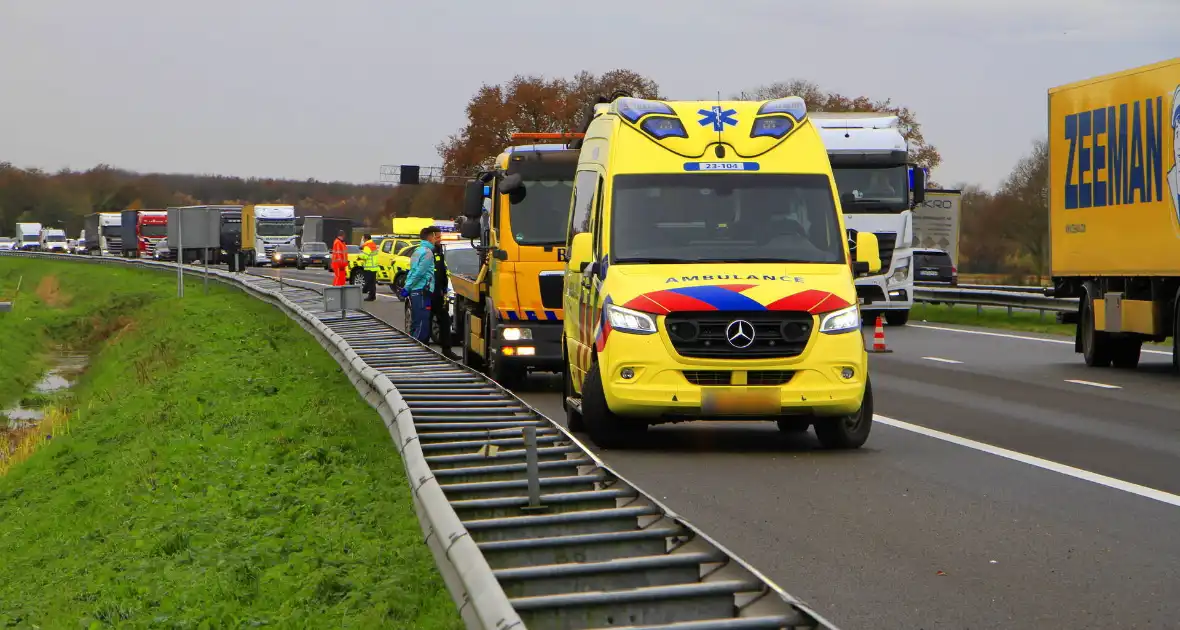 Rijstrook afgesloten door ongeval - Foto 7