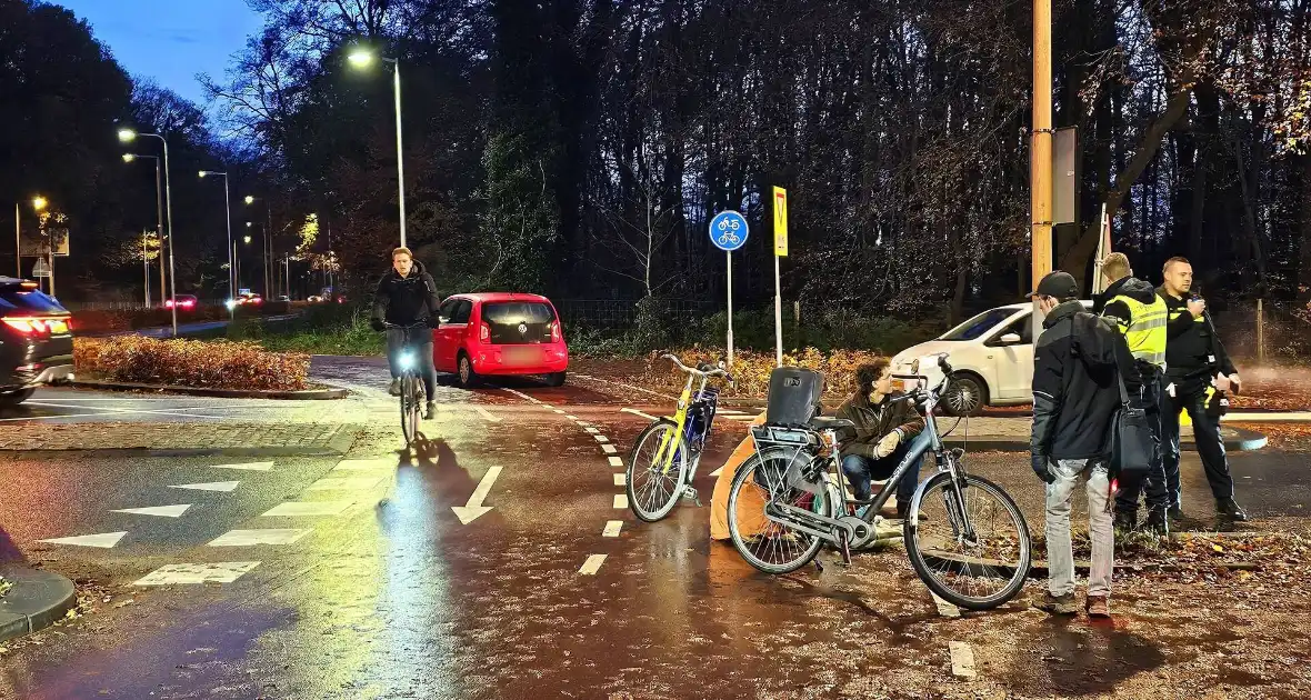 Weer aanrijding op horror-rotonde - Foto 1