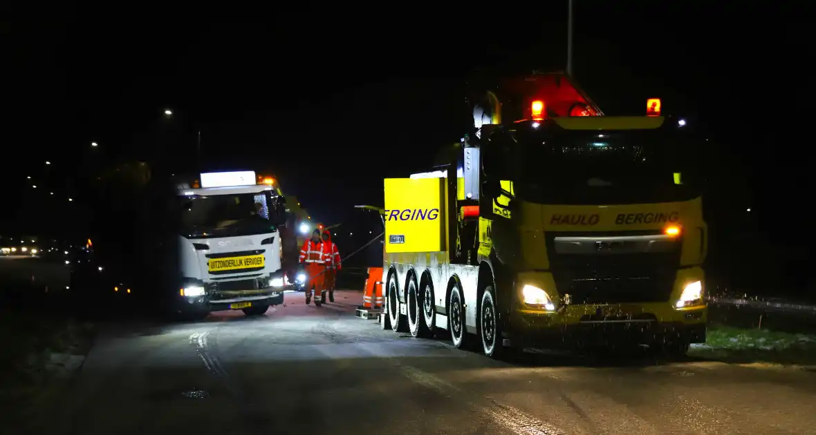 Snelweg afgesloten door gevaarlijke ijsplaten