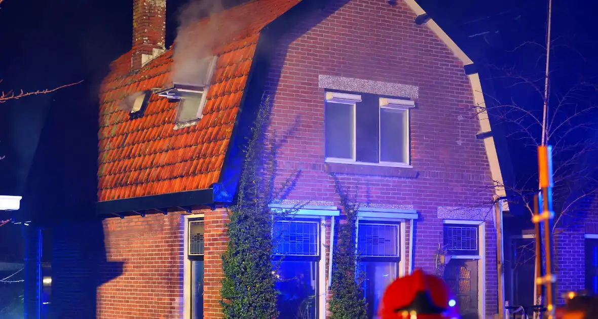 Oudere bewoner verlaat optijd brandende woning