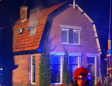 Oudere bewoner verlaat optijd brandende woning