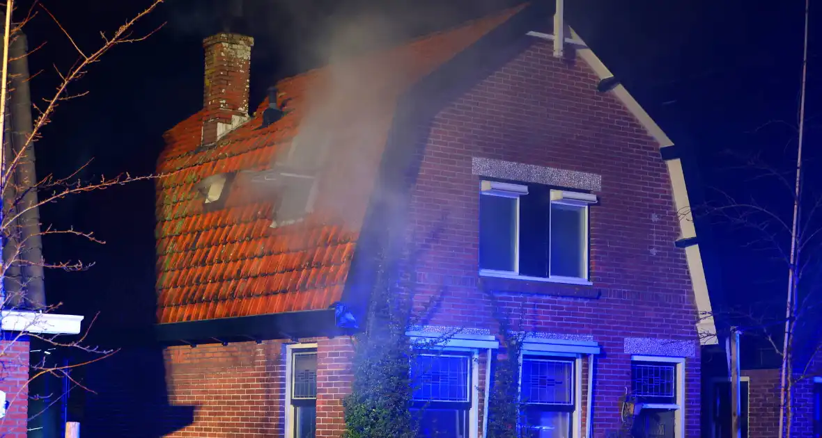 Oudere bewoner verlaat optijd brandende woning - Foto 1