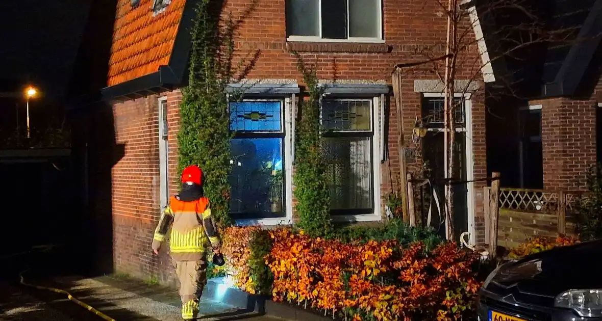 Oudere bewoner verlaat optijd brandende woning - Foto 2