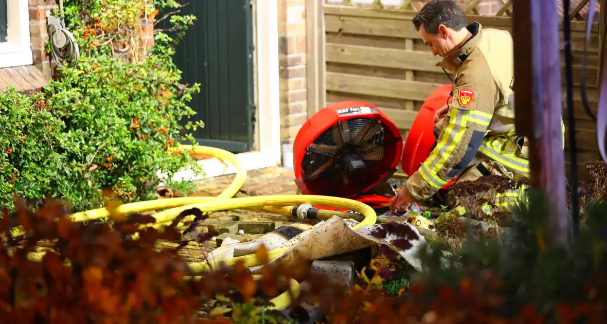 Oudere bewoner verlaat optijd brandende woning - Foto 8