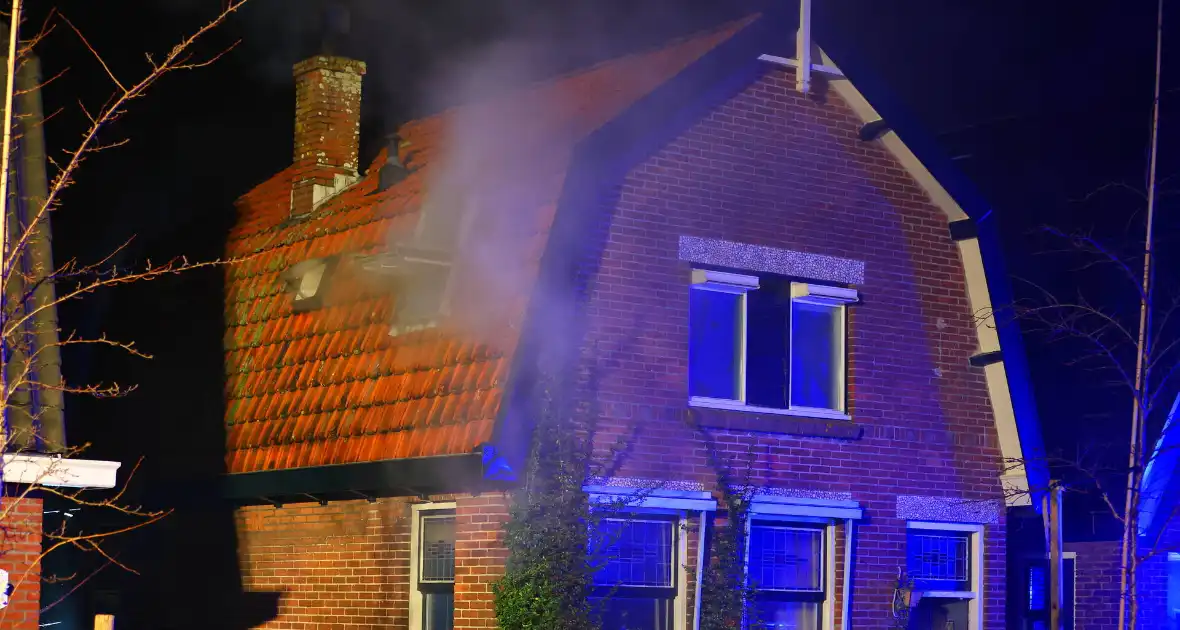 Oudere bewoner verlaat optijd brandende woning - Foto 9