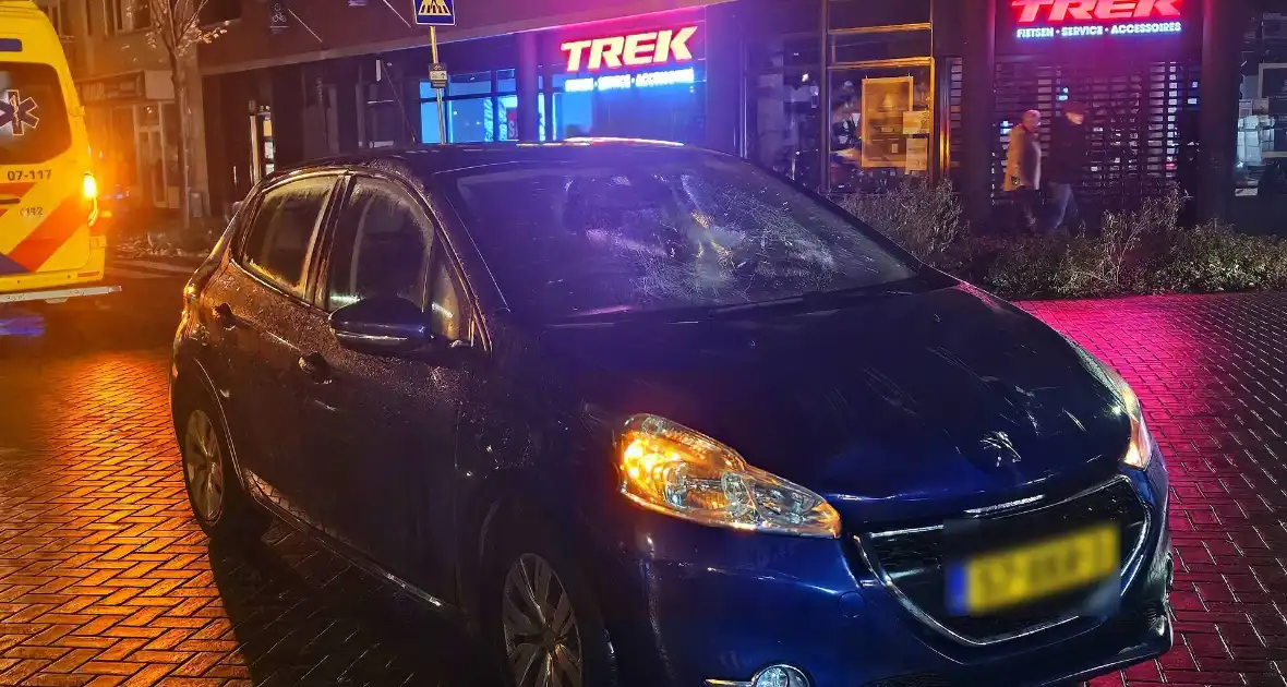 Voetgangers op zebrapad geschept door automobilist - Foto 3