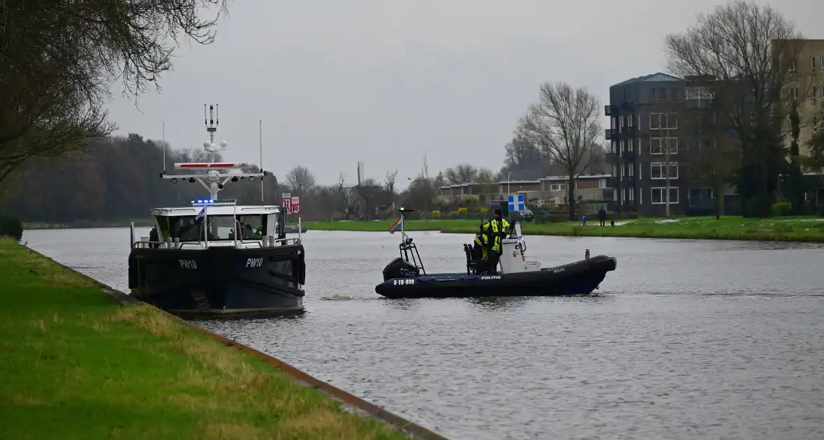 Politie doet onderzoek naar een lijkvinding - Foto 10