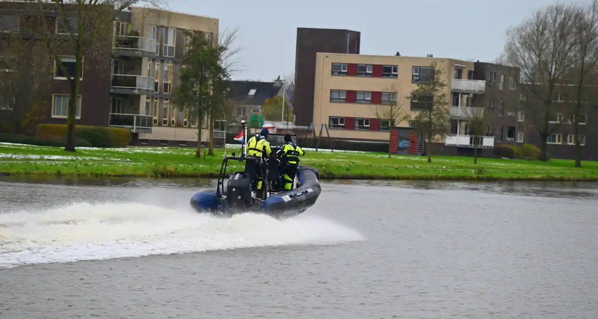 Politie doet onderzoek naar een lijkvinding - Foto 11