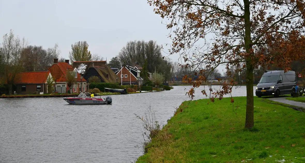 Politie doet onderzoek naar een lijkvinding - Foto 3