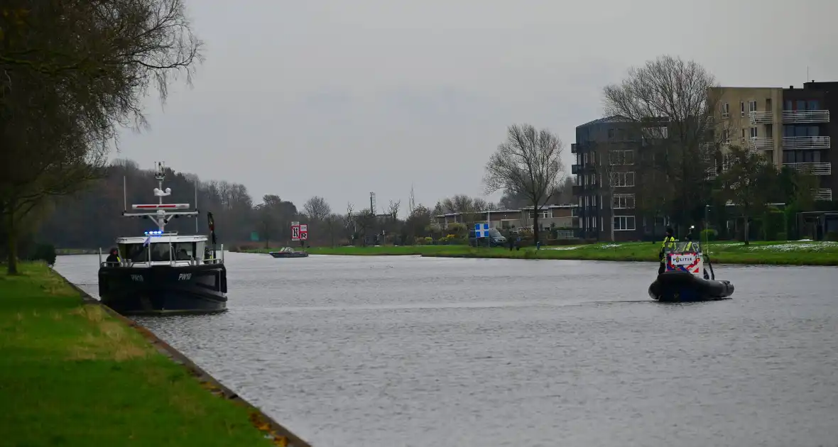 Politie doet onderzoek naar een lijkvinding - Foto 8