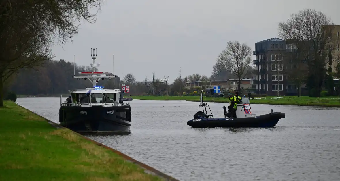 Politie doet onderzoek naar een lijkvinding - Foto 9