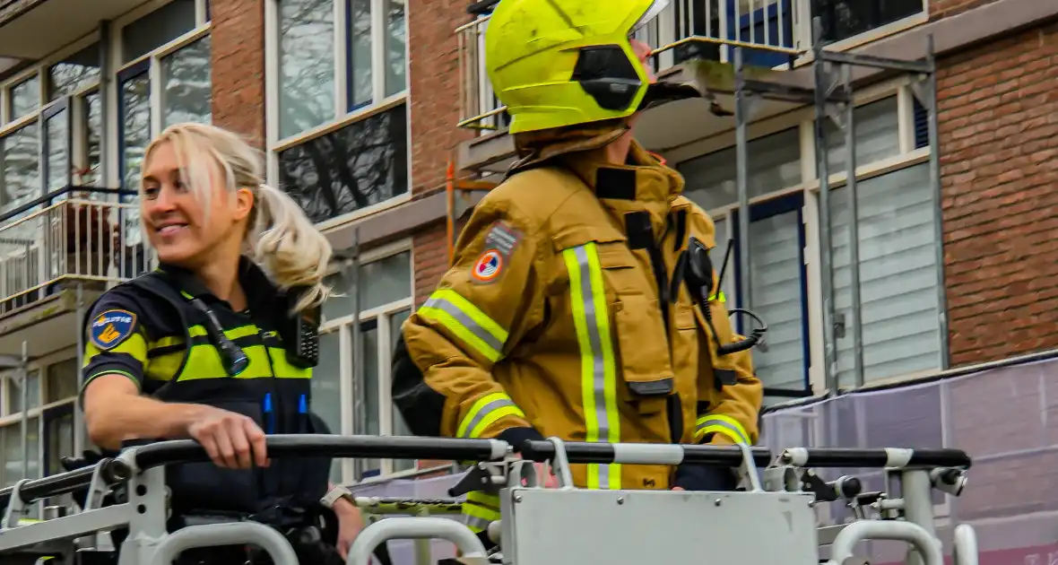 Brandweer onderzoekt benzine lucht en treft lekkende scooter aan - Foto 4