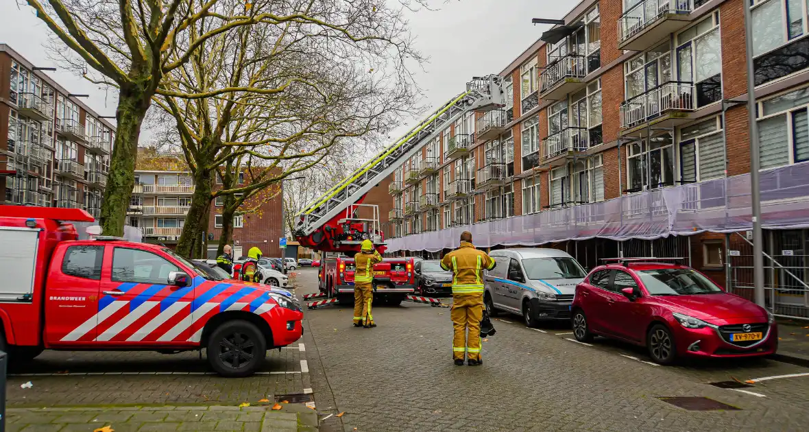 Brandweer onderzoekt benzine lucht en treft lekkende scooter aan - Foto 6