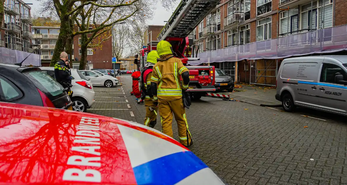 Brandweer onderzoekt benzine lucht en treft lekkende scooter aan - Foto 7