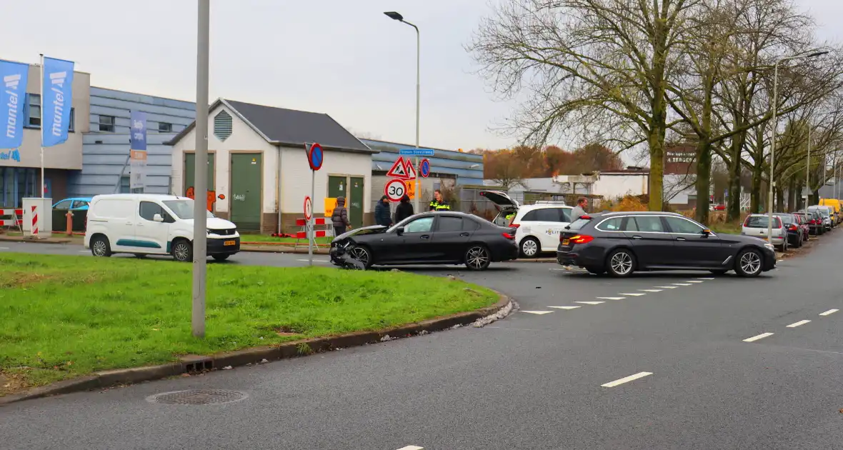 Forse schade na aanrijding op kruising - Foto 1