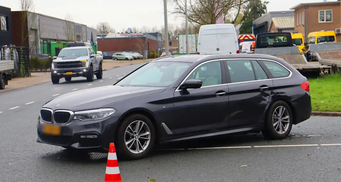 Forse schade na aanrijding op kruising - Foto 3