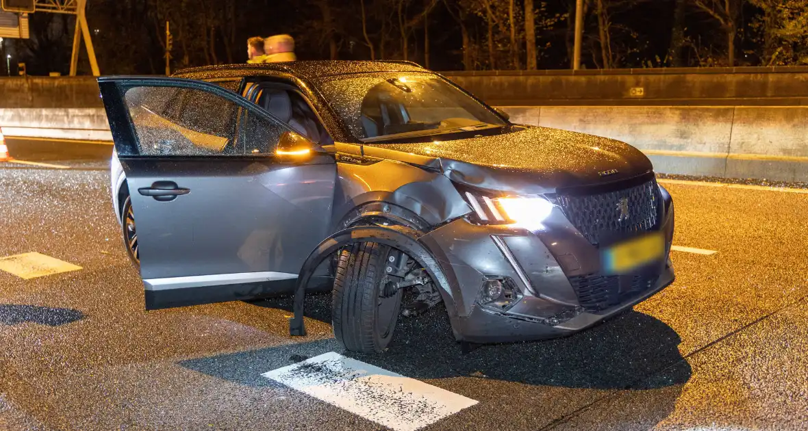 Ongeval met voertuig Rijkswaterstaat tijdens afsluiten - Foto 10