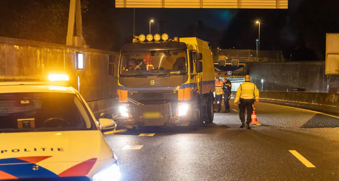 Ongeval met voertuig Rijkswaterstaat tijdens afsluiten - Foto 13