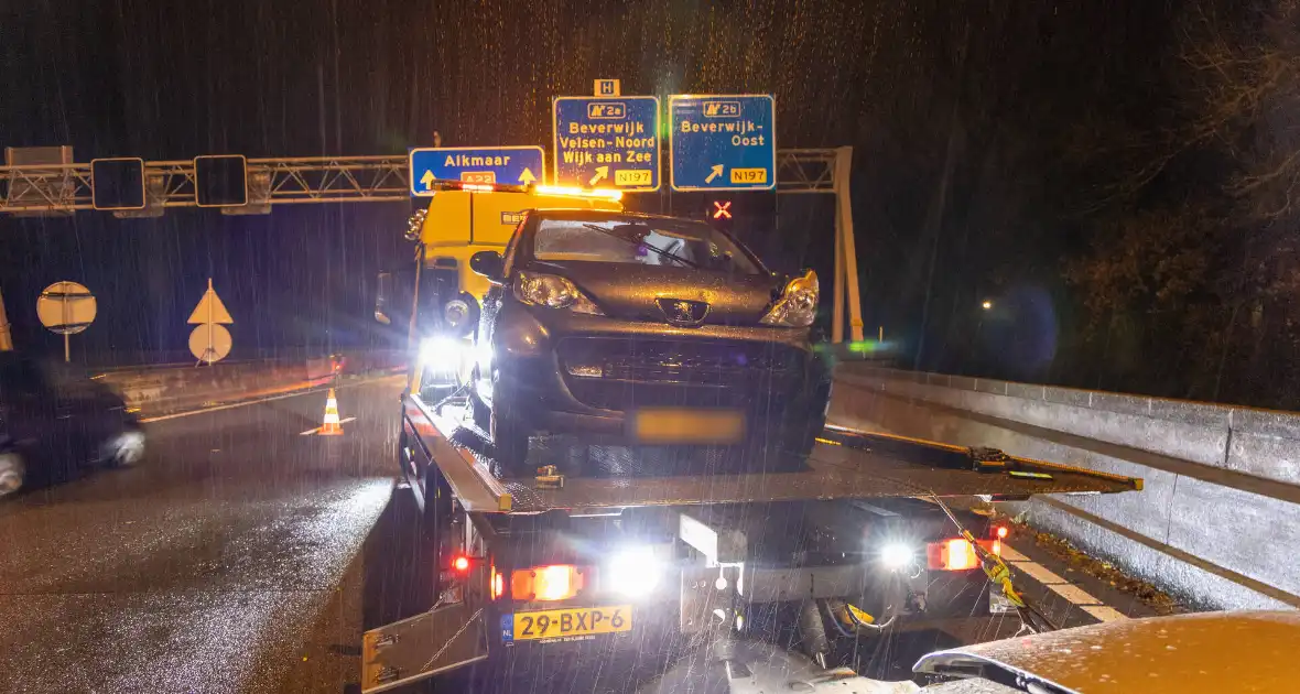 Ongeval met voertuig Rijkswaterstaat tijdens afsluiten - Foto 4