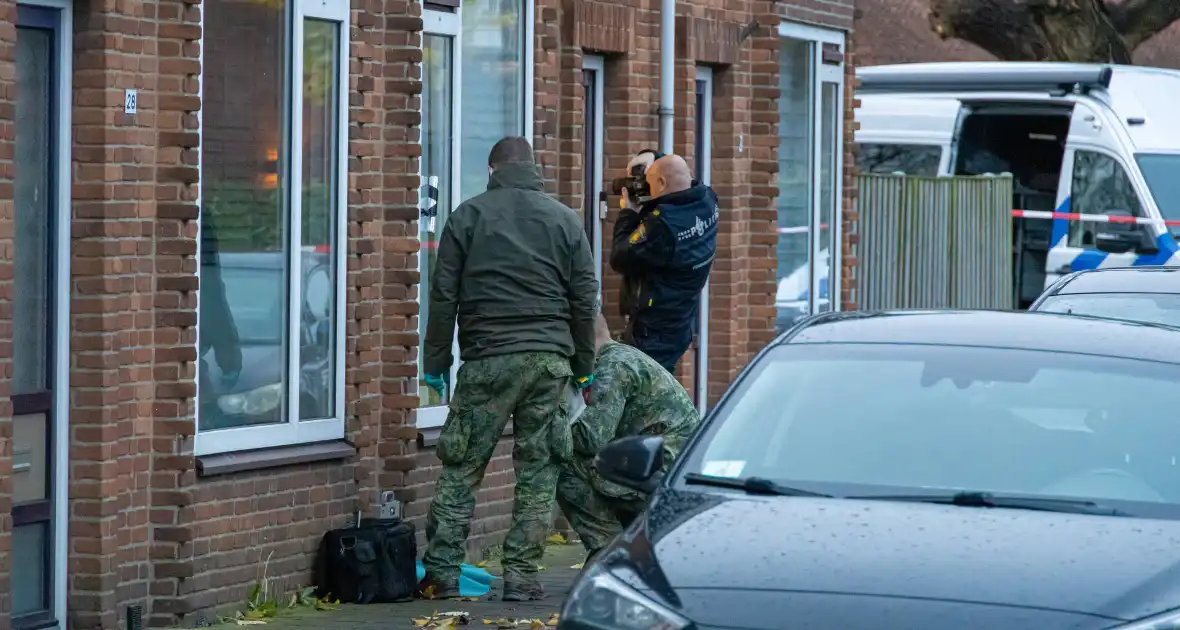 Explosief afgegaan bij woning Explosieven Opruimingsdienst Defensie aanwezig - Foto 4