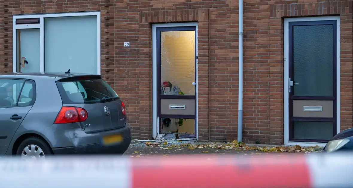 Explosief afgegaan bij woning Explosieven Opruimingsdienst Defensie aanwezig - Foto 5