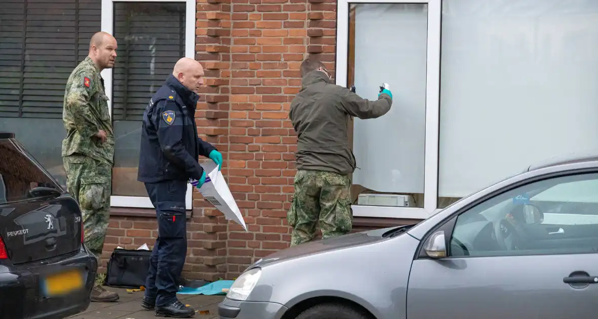 Explosief afgegaan bij woning Explosieven Opruimingsdienst Defensie aanwezig - Foto 8